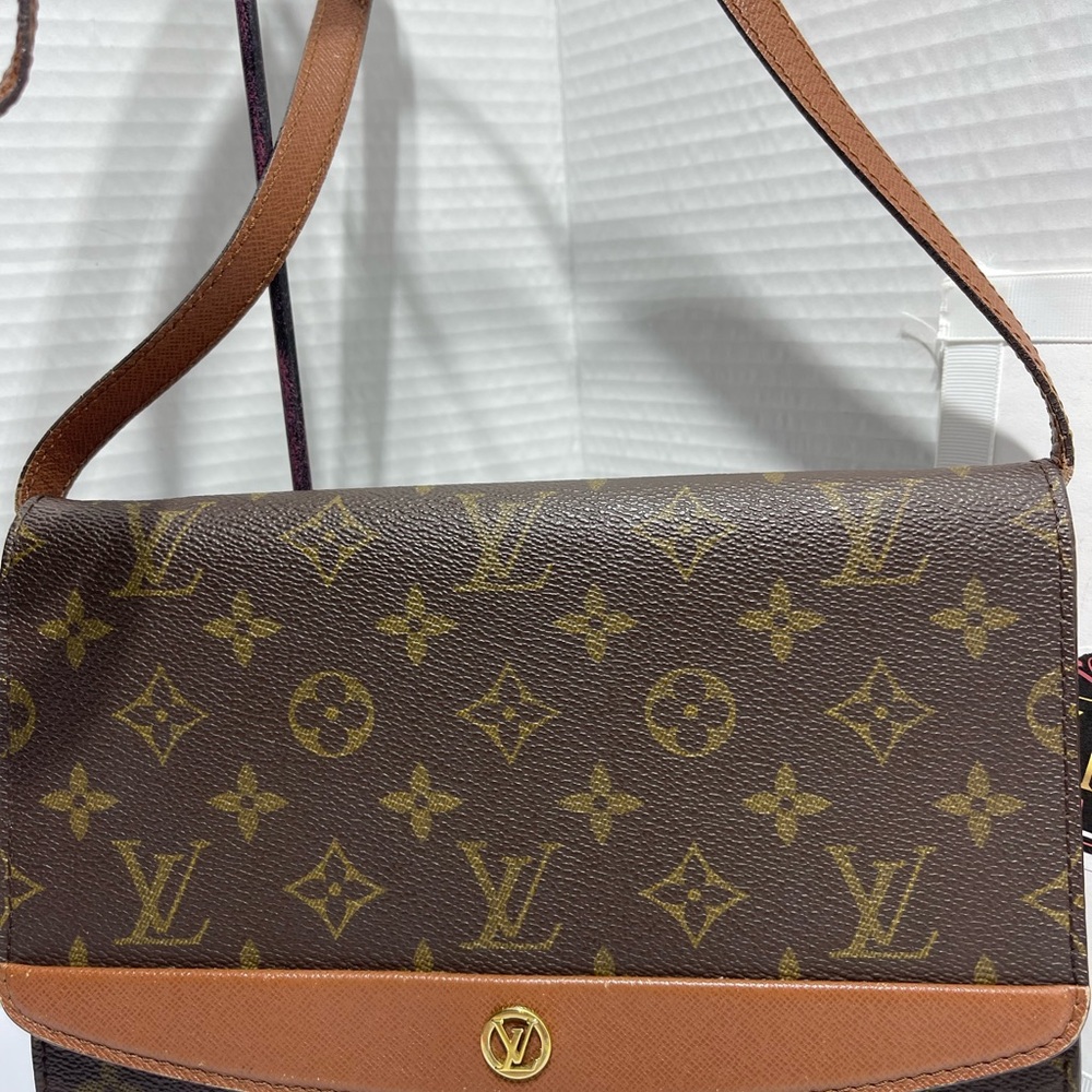 Louis Vuitton Bordeaux crossbody/ clutch in Monogram with COA and Dust bag.